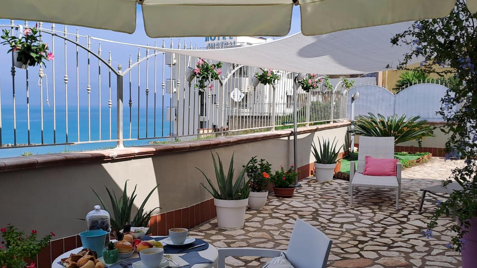 Bed and Breakfast Tramonto Sul Mare Термолі Екстер'єр фото